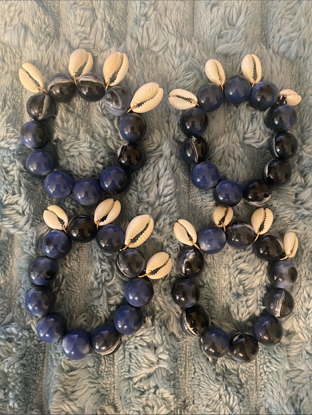 Set of 4 Beaded Coastal Cowrie Shell Napkin Rings Navy Blue & Marbled Black
